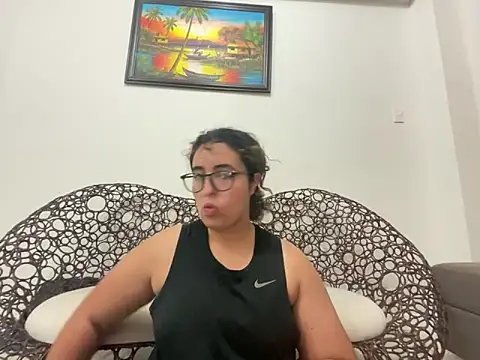 yassiestar online show from April 23, 5:48 pm