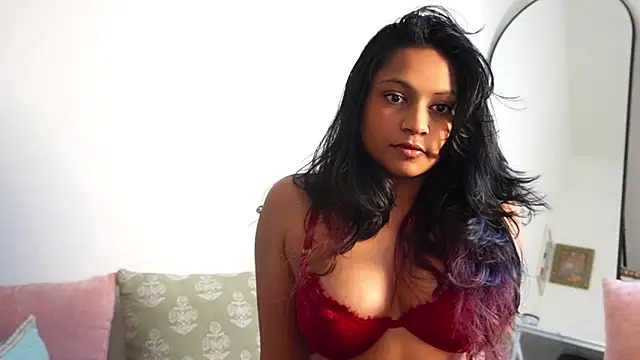 itsjustzara online show from March 4, 3:51 pm