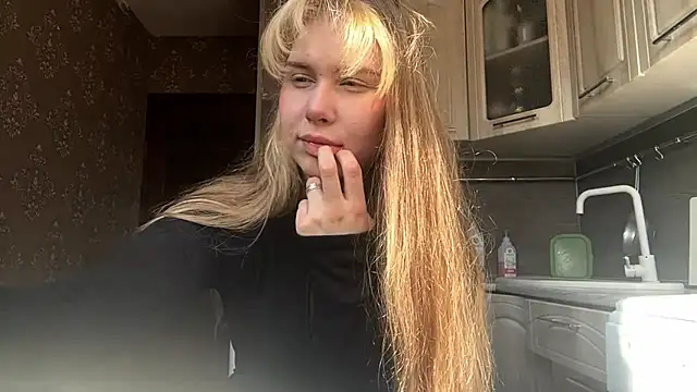 ShariLappas online show from March 25, 8:28 am