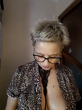 LunaBlaise online show from March 17, 2:10 pm