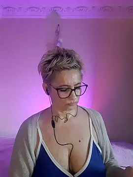 LunaBlaise online show from April 1, 9:10 am