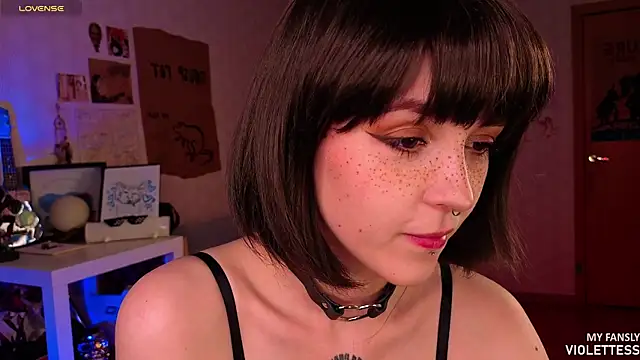 violettess online show from July 17, 6:33 pm