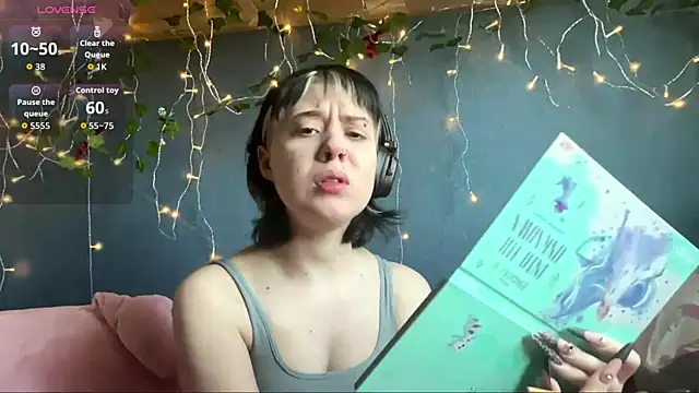 AueshaSimon online show from April 15, 5:08 am