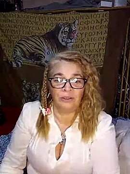 momismilf544 online show from June 5, 6:52 am