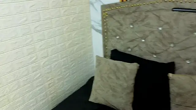 ElisVega online show from April 6, 7:37 pm