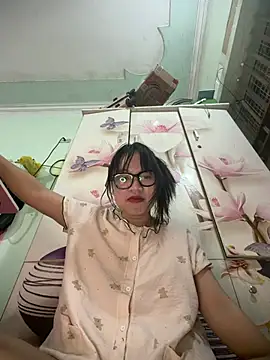 Leeeeiu online show from July 5, 3:18 pm