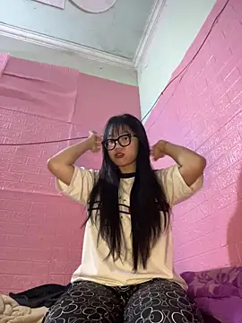 Leeeeiu online show from March 13, 3:02 pm