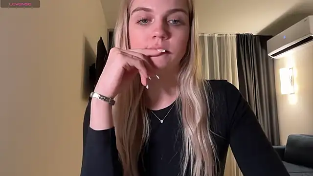 AlexaDeviliciouss online show from March 18, 8:36 pm