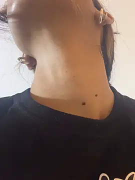 VioletaHills  online show from April 6, 12:17 pm