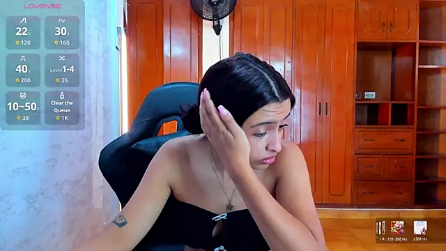 lizzie skinny online show from April 9, 7:08 pm