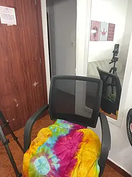 Emi rousse online show from April 8, 1:35 pm