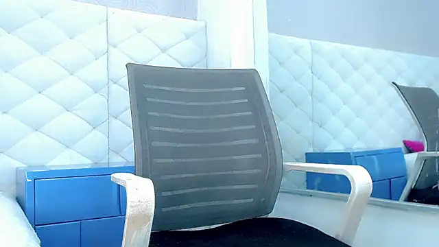 catriona queen16 online show from April 4, 7:40 am