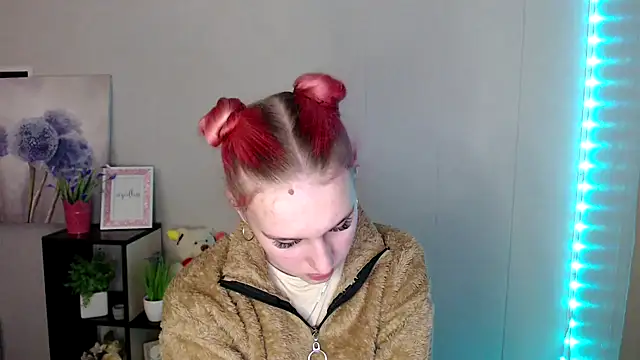 Scarlett lil online show from April 2, 8:01 am