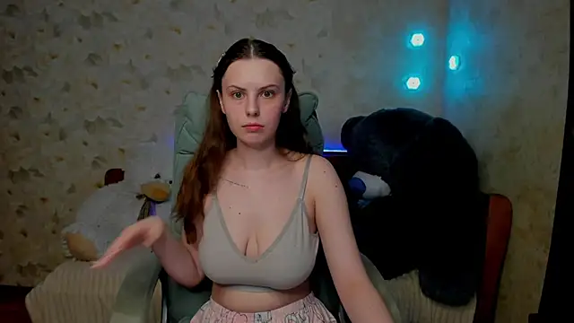 LoraTempt online show from March 15, 4:09 pm