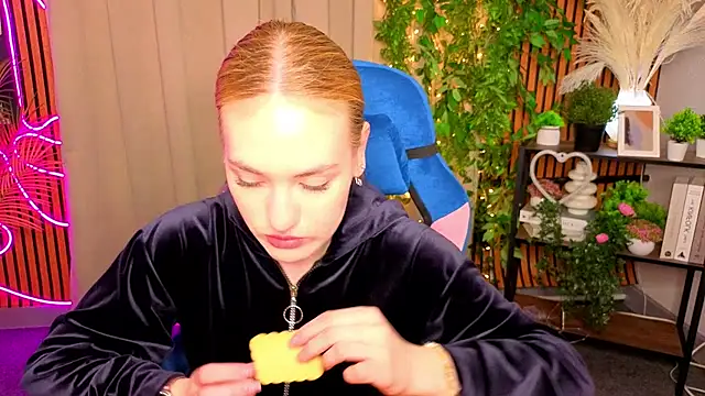 JenniferCamprell online show from April 1, 4:26 pm