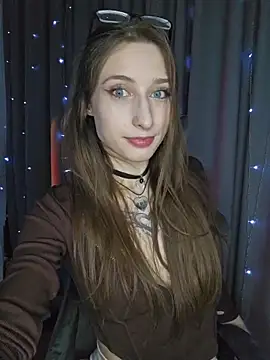 Emma Willson online show from April 17, 2:41 pm