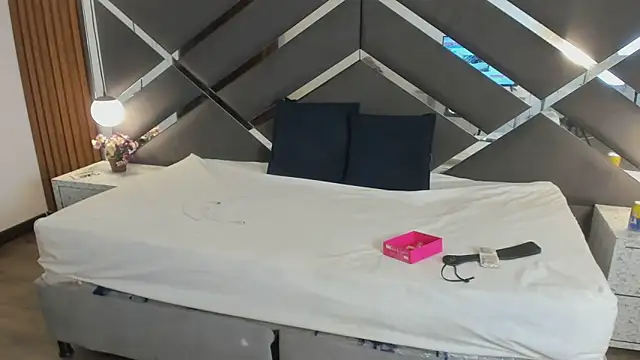 Agata thompson online show from March 3, 9:43 pm