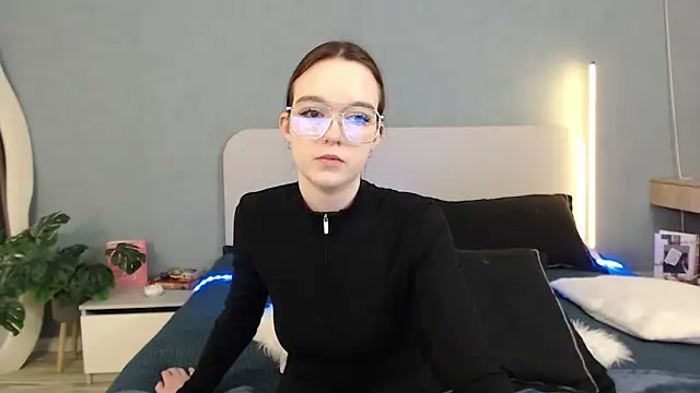 SunyLily online show from April 19, 6:02 am