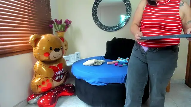 Maye Milf  online show from March 24, 12:43 pm