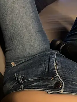 aleexii s online show from April 15, 7:58 pm