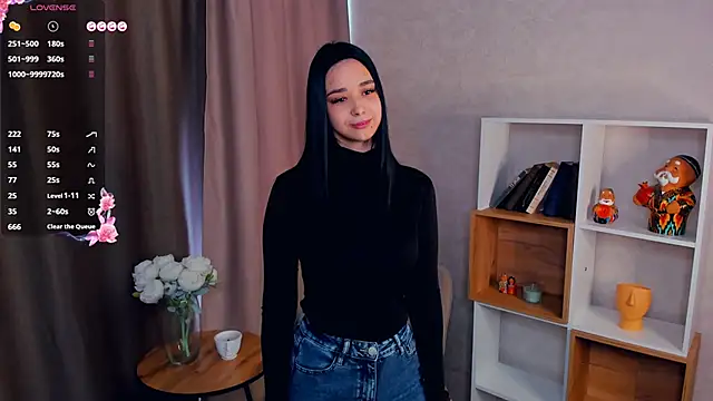 XeniaRoehl online show from March 5, 7:15 am