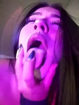 caticaasquiirt  online show from March 4, 10:38 pm