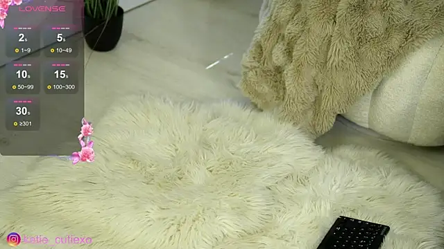 KatieCutieXooo online show from June 11, 12:02 pm