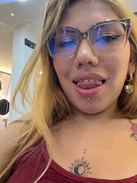 Lia Sterling online show from April 22, 1:02 am