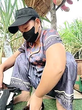 Tini-mimi online show from April 18, 1:30 am