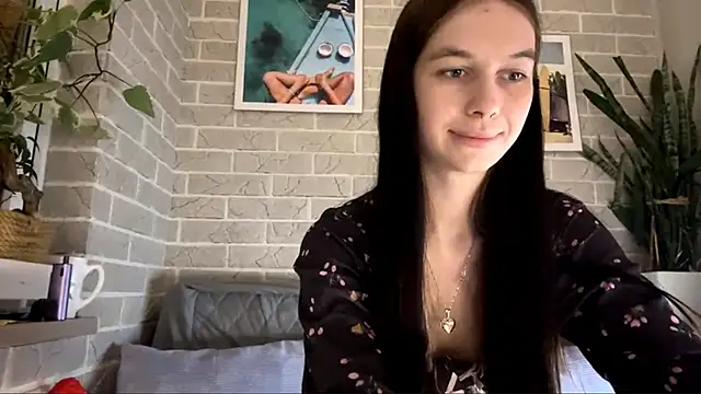 LaraDraggoo online show from March 22, 7:42 pm