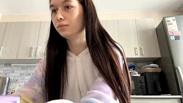 LaraDraggoo online show from March 9, 7:11 am