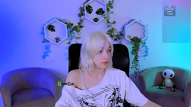  sabrina moore online show from July 18, 6:32 pm