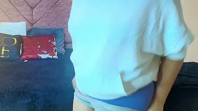 Amanda Fox   online show from April 14, 7:58 pm