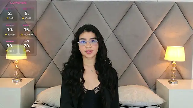 OliviaDiaz online show from April 4, 8:18 pm