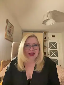 JanieLight53 online show from April 27, 9:01 pm