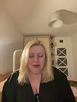 JanieLight53 online show from June 15, 9:04 pm