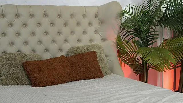 LanaRussell online show from April 21, 9:27 am