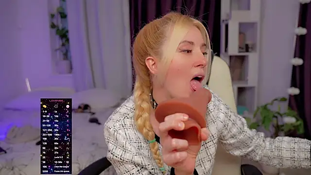 Snapshot of Myfeet_inyourmouth chatting on March 22, 3:40 pm Myfeet inyourmouth online show from March 22, 3:40 pm