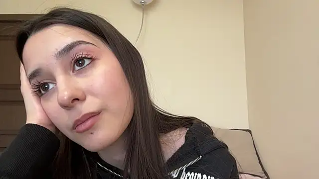 AdeleVelvet online show from April 24, 12:30 pm