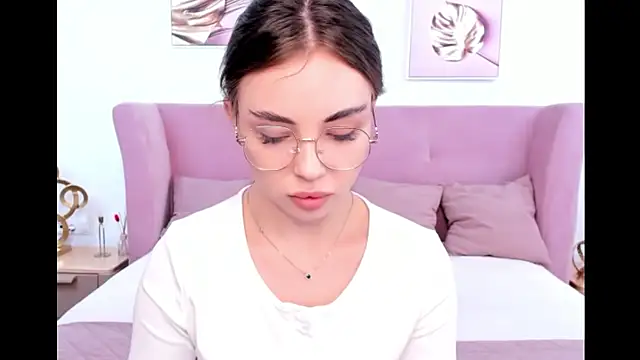 MyEvelin online show from June 1, 4:25 am