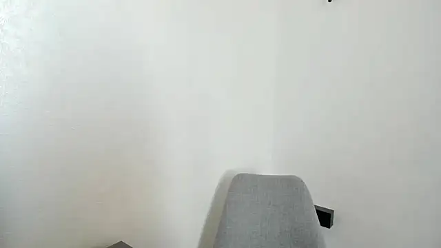 summmmersky1 online show from April 13, 12:39 pm