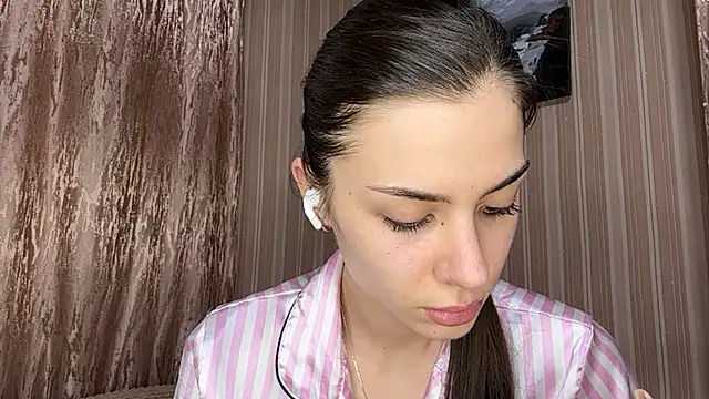 AylaLust online show from April 11, 12:20 pm