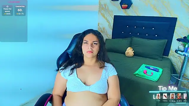 scarlettt  joness online show from April 1, 3:07 am