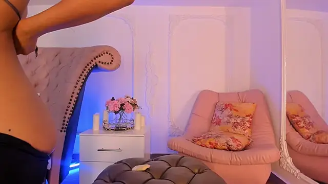 LucianaBlanco  online show from April 27, 5:10 pm