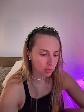 EvaRyen  online show from June 9, 3:33 pm