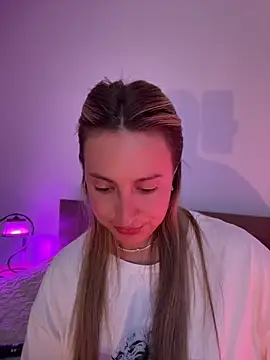 EvaRyen  online show from June 18, 5:07 pm