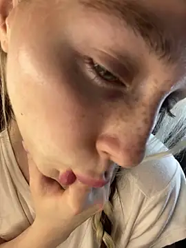 KittiLin online show from May 2, 10:24 pm