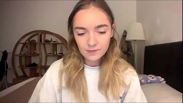 RoxyWet online show from June 15, 1:22 pm