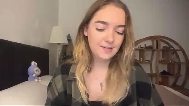 RoxyWet online show from June 14, 1:22 pm