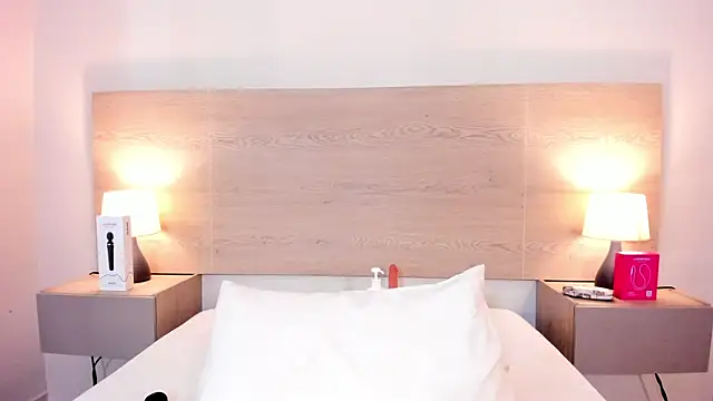 isabellathomass online show from July 23, 1:58 am